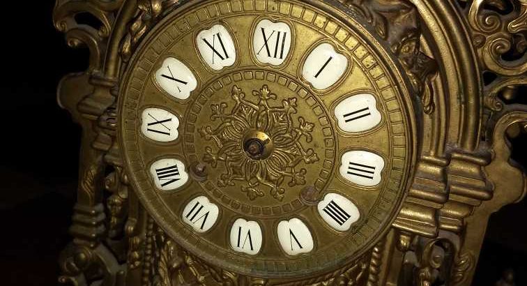 ساعة نحاسية أثرية يهودية قديمة